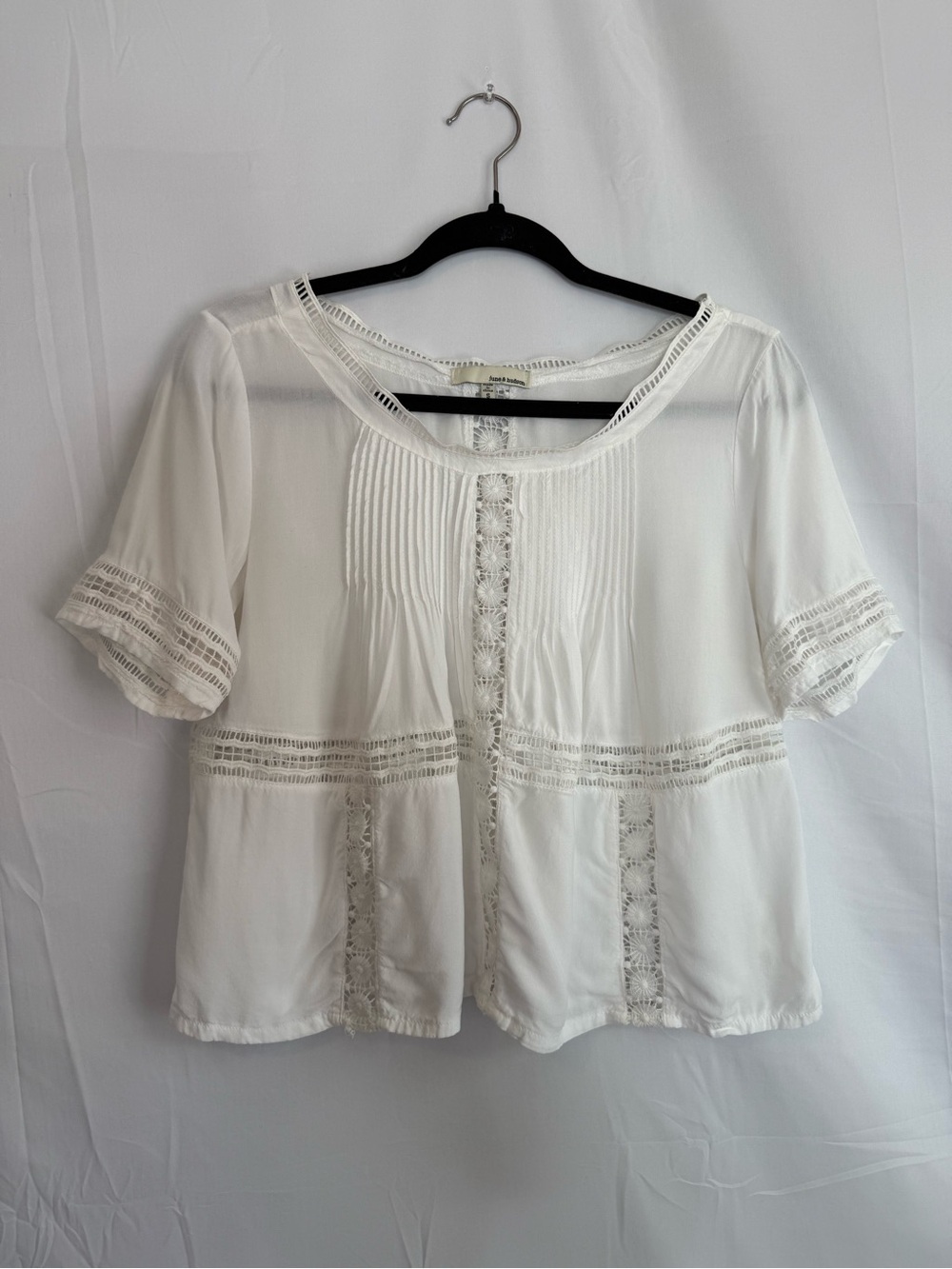 June & Hudson White Boho Lace Pintuck Blouse Women's Size Small Short Sleeve Top